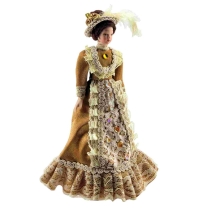 Viktoriansche Dame im beigen Kleid