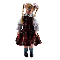 Mädchen im Schottenkleid