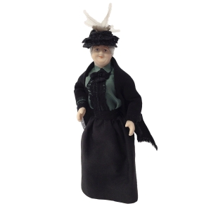 Alte Dame mit Umhang und Hut