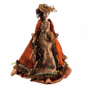 Dienstmädchen im schwarzen Kleid