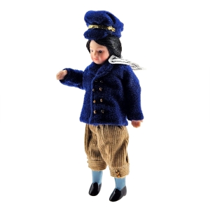 Junge in marineblauer Matrosenjacke