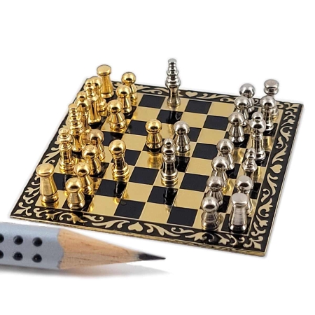 wendbares Spielbrett für Dame und Schach mit Metallfüßen (47x47cm) von  Authentic Models - erkmann